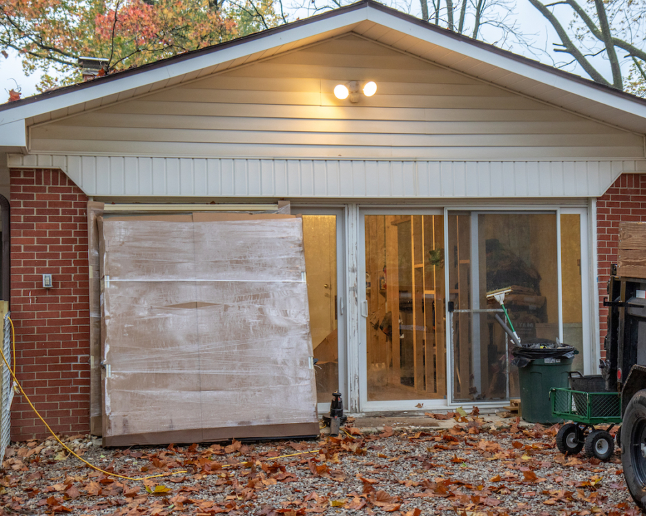 Cotton home before a siding replacement