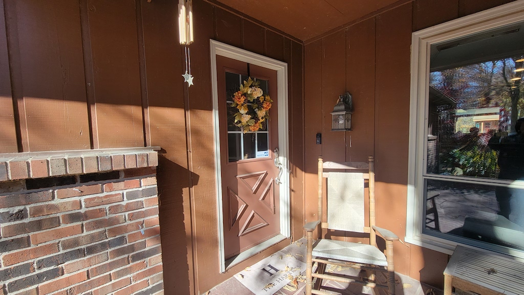 Featured Project: Entryway view of a Greenfield, IN home before new James Hardie siding