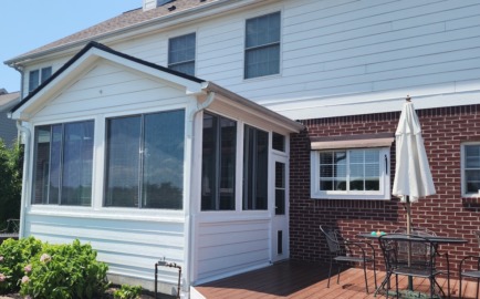 White James Hardie siding on a home in Noblesville, IN